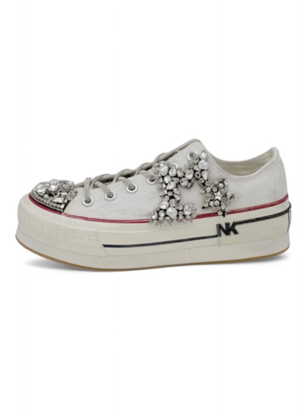 Sneakers Nan-Ku Couture DSA-02 – L’eleganza trendy della moda Primavera/Estate 2025