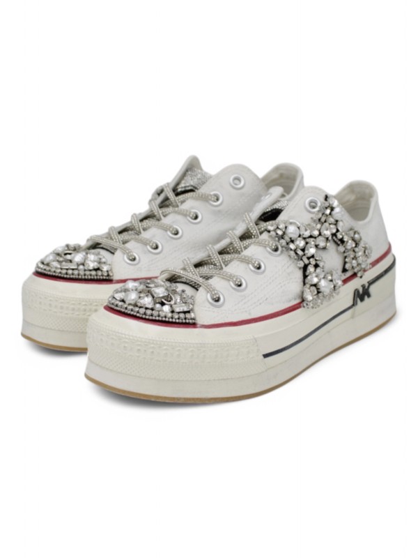Sneakers Nan-Ku Couture DSA-02 – L’eleganza trendy della moda Primavera/Estate 2025