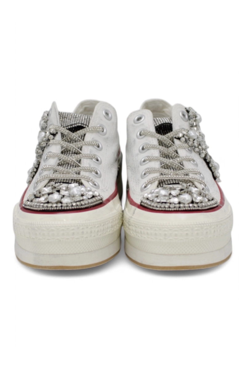 Sneakers Nan-Ku Couture DSA-02 – L’eleganza trendy della moda Primavera/Estate 2025