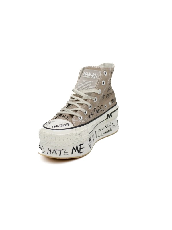 Sneakers alte donna PE25 Nan-Ku Couture con platform e graffiti